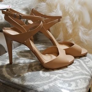Gianni Bini Nude Heels